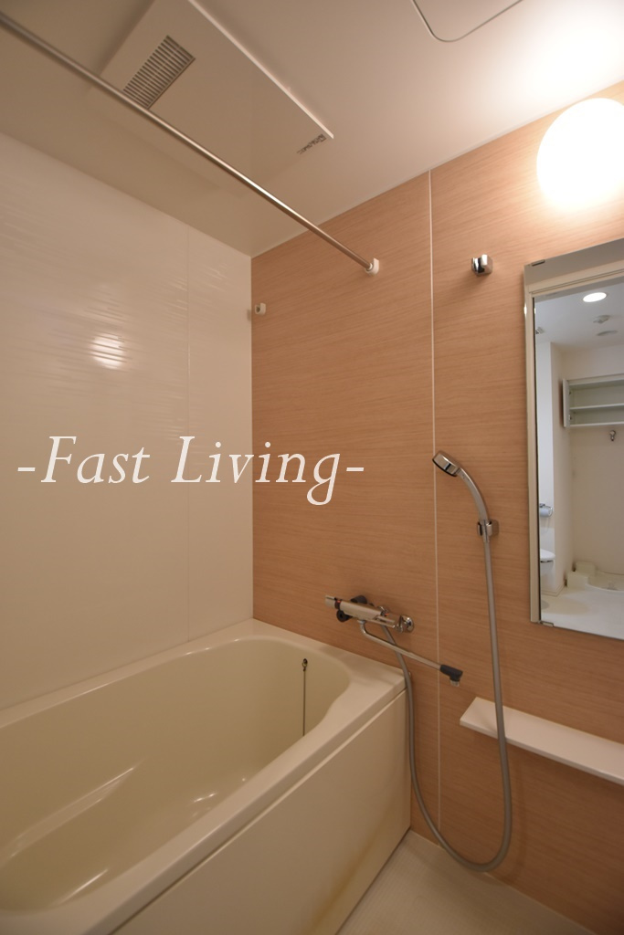 ホームズR四谷の浴室