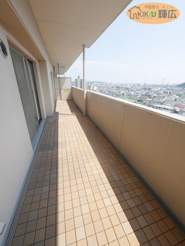 アルファステイツ東今宿　8階のバルコニー