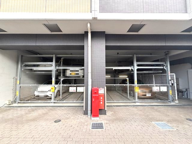 コスモリード神戸三宮の駐車場