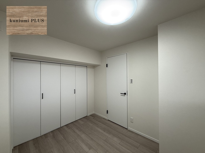 クローバーハイツ森小路二号棟の洋室