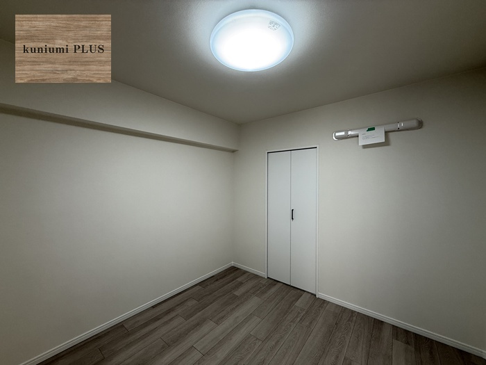 クローバーハイツ森小路二号棟の洋室