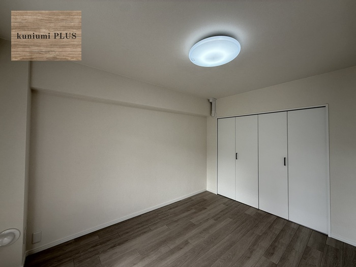 クローバーハイツ森小路二号棟の洋室