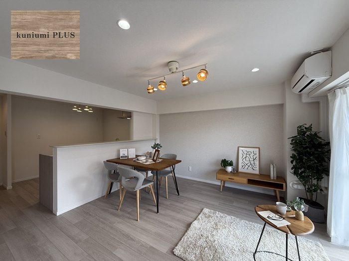 クローバーハイツ森小路二号棟の居間・リビング