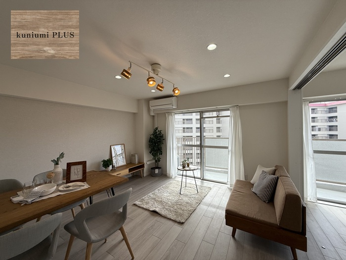 クローバーハイツ森小路二号棟の居間・リビング