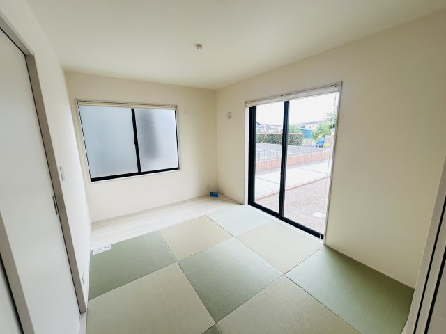 新築　伊勢崎市国定町第3　Livele Garden.S　2号棟の和室|現地写真　リビング隣の和室はお子様の遊び部屋としてもちょうどいいですね♪							
			
