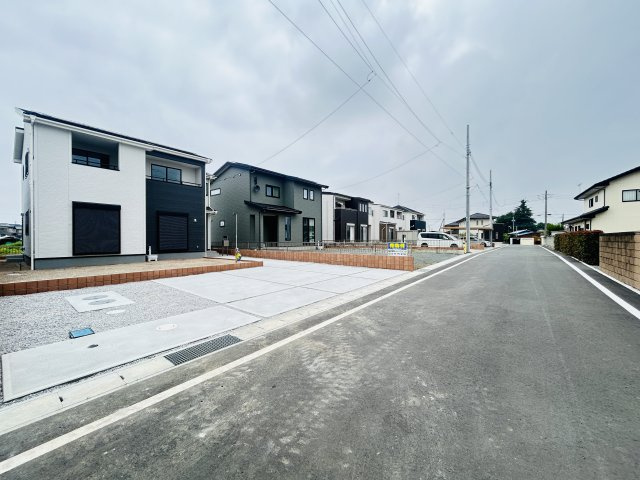 新築　伊勢崎市国定町第3　Livele Garden.S　2号棟の前面道路含む現地写真|現地写真　南側接道幅員約6ｍ	