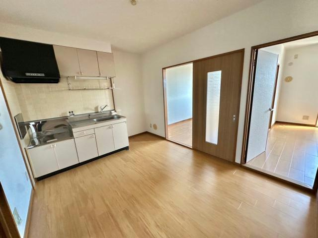 プラザ亀山の居間・リビング