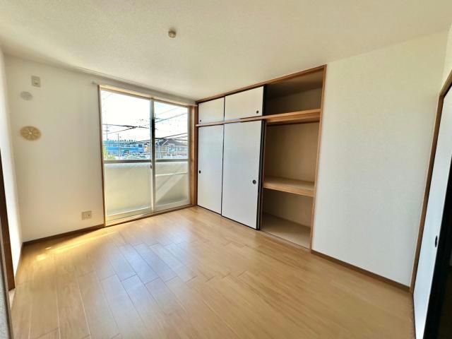 プラザ亀山の洋室