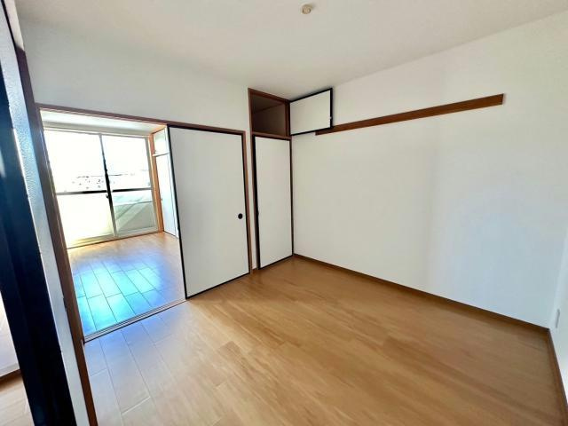 プラザ亀山の洋室