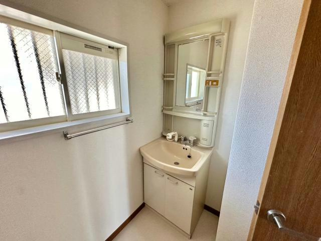 プラザ亀山の独立洗面台