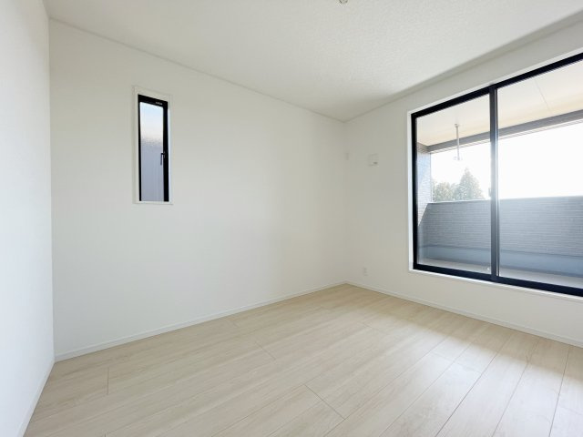 新築戸建・新築建売　白河市白坂第10　白河第一小・白河南中の洋室|インナーバルコニーに面しているので洗濯物干しなどにも便利！