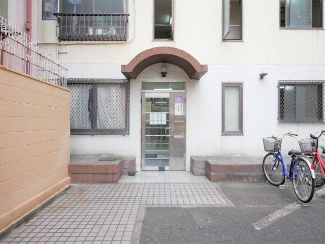 大阪市天王寺区茶臼山町の賃貸マンションのエントランス