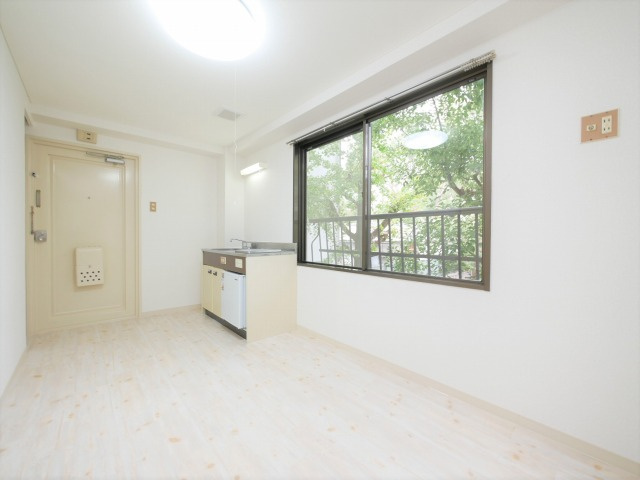 大阪市天王寺区茶臼山町の賃貸マンションの居間・リビング