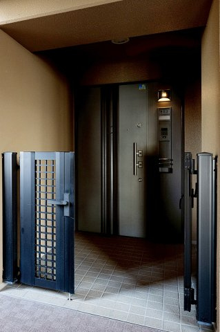 ローレルコート西本町のセキュリティ|TVモニター付インターホン