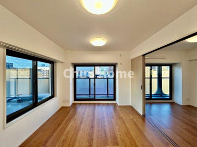 【居間・リビング】 | ネオコーポ木場 | 【リビングダイニング】一日の中で多くの時間を過すことになるリビングダイニングだからこそ、いつも穏やかな空間であることが必然。爽やかな通風と採光を存分に感じる事が出来る空間です。