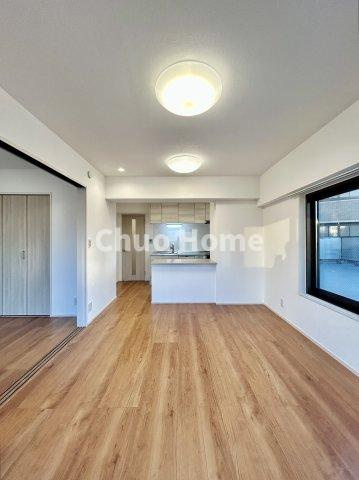 ネオコーポ木場の居間・リビング|【居間・リビング】「ＬＤＫは家族団らんをデザイン」広いＬＤＫでは家族が集まり一緒の時間を過ごせる工夫がされております。何気ない一日の当たり前のひとコマがいつか一生の宝物になります