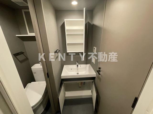 【独立洗面台】 | ザ・ライオンズフォーシア蒲田 | 独立洗面台、小物を置くことができて便利です