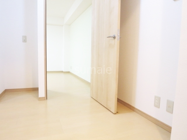 スプラウト北赤羽の洋室|玄関入ってすぐの所です！！