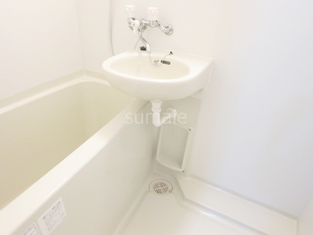 スプラウト北赤羽の浴室|洗面台付きです♪