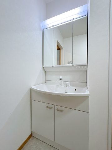 リフォーム済中古戸建　岐阜市日置江　昭和54年築の独立洗面台