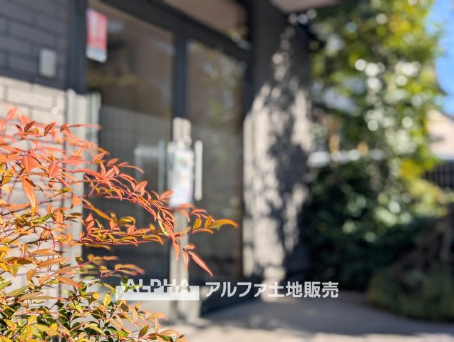 あきる野市小川の中古一戸建の外観|【A cozy space】◆余白のある暮らし◆
人を招いても、ひとりで過ごしても心地よい住空間。
温もりを感じるこの場所が、暮らしの輪郭をやさしく描いていく。