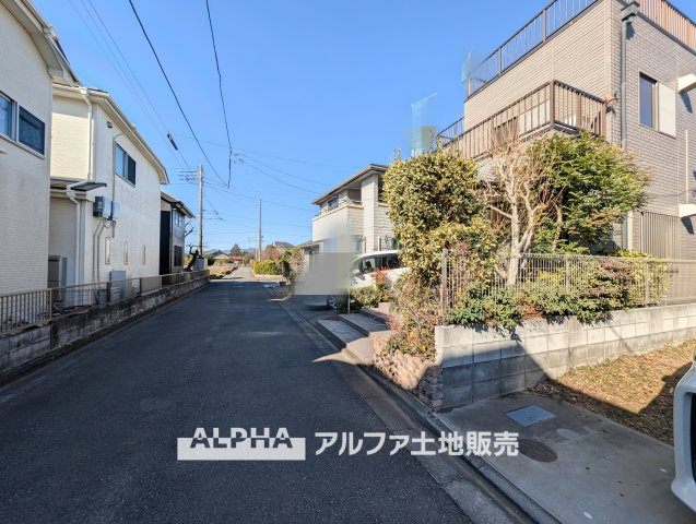 あきる野市小川の中古一戸建の前面道路含む現地写真|【clear the mind】◆暮らしが整う空間◆
ゆとりのある住空間と、どこか安心感のある佇まい。
ここで過ごす日々が、自分たちらしい暮らしへと自然に導いてくれる。