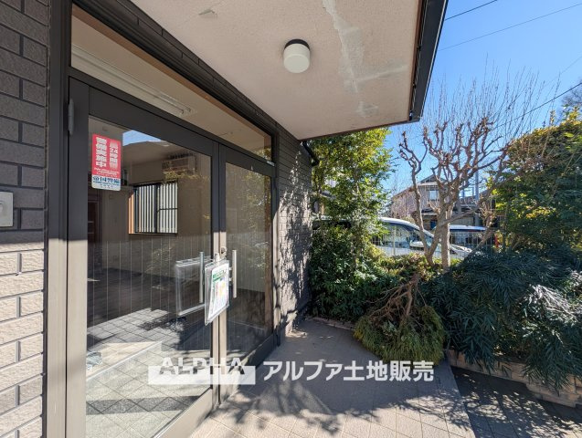 あきる野市小川の中古一戸建の玄関|【Gentle Time】◆やさしい時間が流れる場所◆
包み込むような空間が、日々の緊張をそっと解く。ここで過ごすうちに、時間も人との関係も、心地よく変化していく。