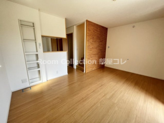 【居間・リビング】 | ForestMaison　CRANE　B | ※同物件他部屋写真
反転の場合有