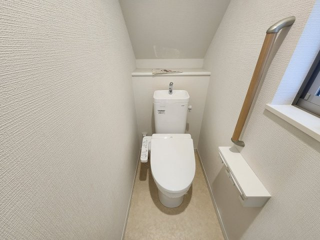 小牧市新町１丁目　中古戸建のトイレ|1階のトイレです