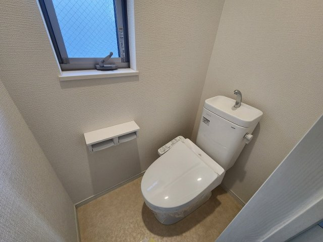 小牧市新町１丁目　中古戸建のトイレ|2階のトイレです