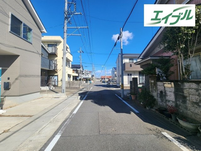 小牧市新町１丁目　中古戸建の前面道路含む現地写真