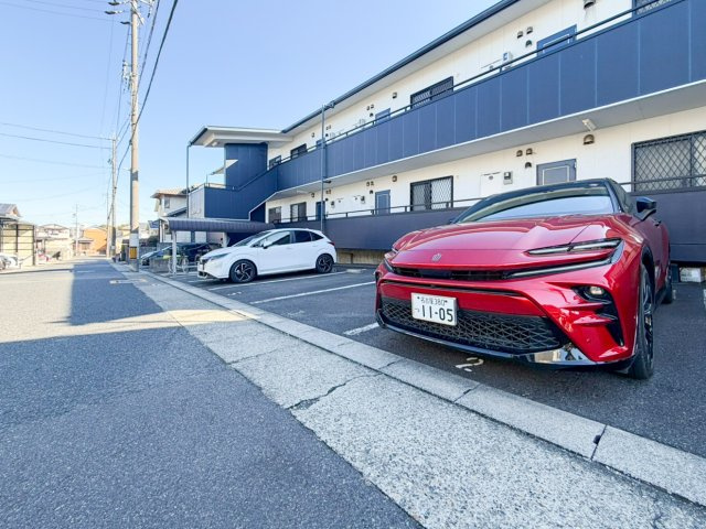 クレシア大高台の駐車場|車をお持ちの方に嬉しい駐車場付きの物件です