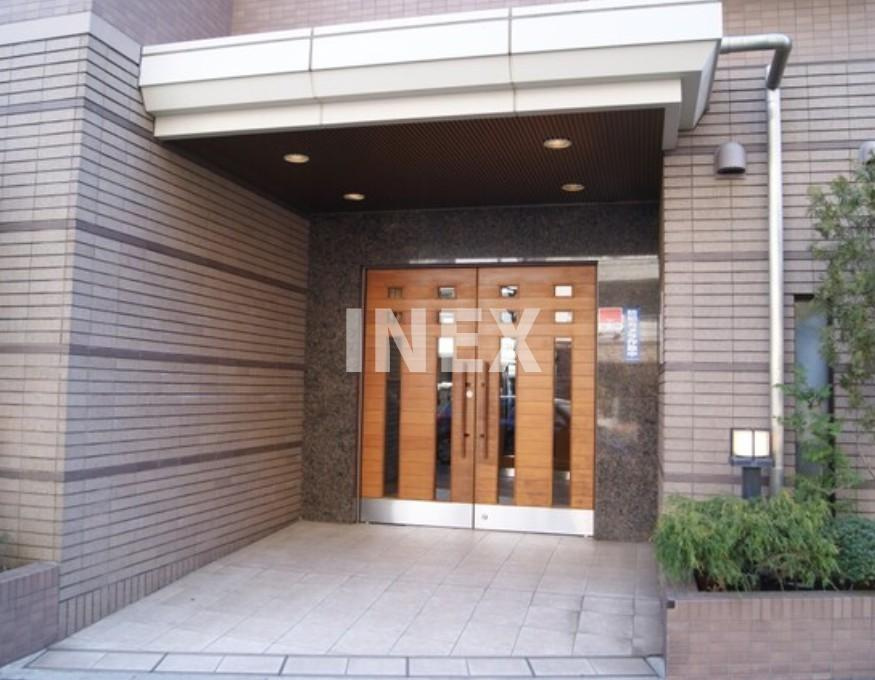横浜市西区平沼２丁目の賃貸マンションのエントランス