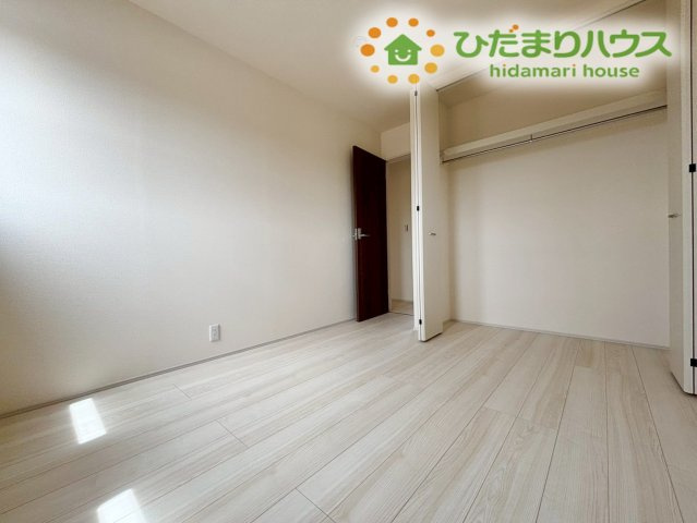 深谷市宿根　第3　新築一戸建て　リーブルガーデン　01の子供部屋|お子様の成長に合わせて学習机やベッドを配置しやすい、すっきりとした形状の洋室です！クローゼットが最初から付いているため、自分でお片付けをする習慣が自然と身に付きやすくお部屋も広々使えます♪