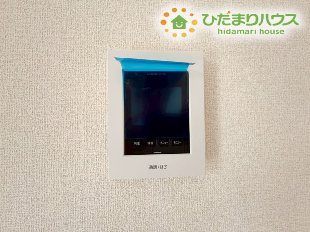 深谷市宿根　第3　新築一戸建て　リーブルガーデン　01のセキュリティ|訪問者の様子を画面で確認できるインターフォンは、在宅時の安心感を高めつつ、宅配対応もスムーズ♪日常の小さなストレスを減らし、落ち着いた暮らしを支える心強い設備です!