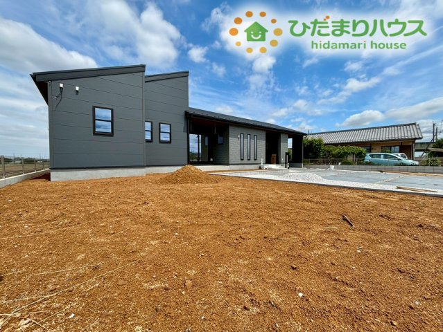 深谷市宿根　第3　新築一戸建て　リーブルガーデン　01の庭|開放感のある庭スペースは、季節の植物を楽しんだり子どもの外遊びにも活用しやすい広さ♪天気の良い日は日向ぼっこやちょっとした作業もでき、暮らしに心地よい余白を添えてくれます!