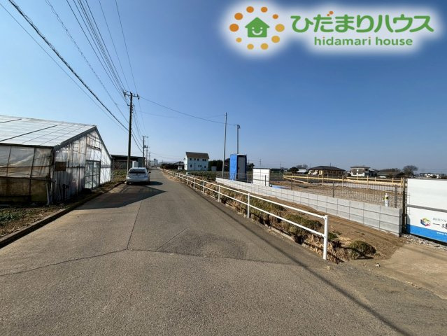 深谷市宿根　第3　新築一戸建て　リーブルガーデン　01の前面道路含む現地写真