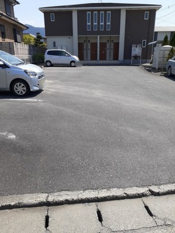 プラシード・ネオの駐車場