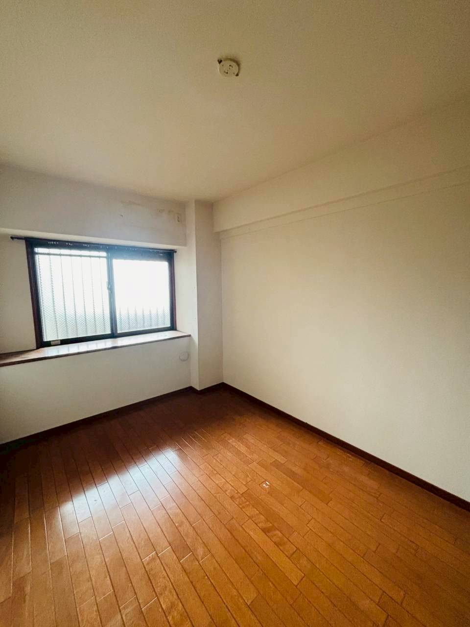 ローレルコート西本町の洋室