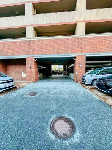 ローレルコート西本町の駐車場