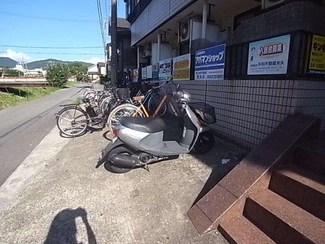 アートハウスならの駐車場