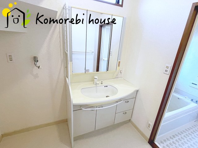 鴻巣市宮地　中古戸建の独立洗面台|独立洗面台あり、毎朝おしゃれに忙しい女性の方におすすめです