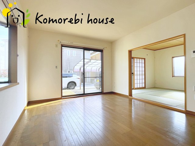 鴻巣市宮地　中古戸建の居間・リビング|ゆったりとした居間です