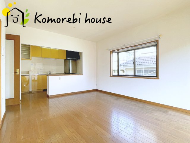 鴻巣市宮地　中古戸建の居間・リビング|ゆったりとしたリビングです