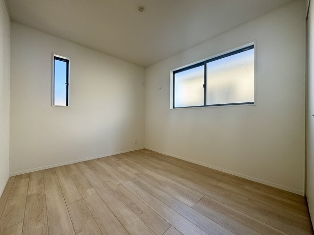 磐田市国府台　第2　1号棟の洋室|2階　建物東側　5.7帖の洋室です。