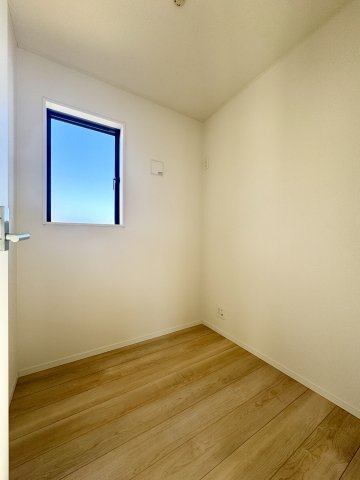 磐田市国府台　第2　1号棟の洋室|2階　約2帖のテレワークルームです。