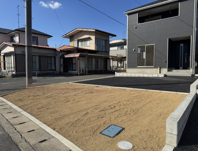 磐田市国府台　第2　1号棟の駐車場|駐車3～5台可能です。※車種による
