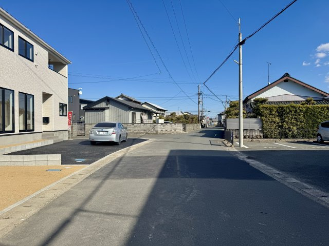 磐田市国府台　第2　1号棟の前面道路含む現地写真|前面道路を東側を向いて撮影しました。