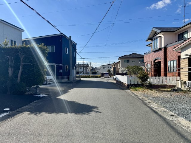 磐田市国府台　第2　1号棟の前面道路含む現地写真|前面道路を西側を向いて撮影しました。