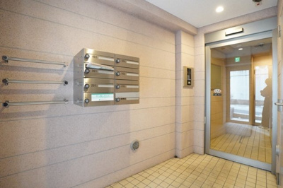 【エントランス】 | マーベラス鶯谷